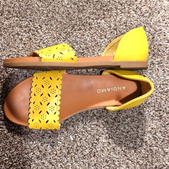 Yellow Andiamo flats, size 5 1/2 - Picture 2 of 4